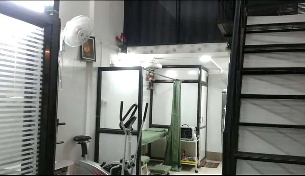 Exercise area with a cross-trainer next to the treatment cabins